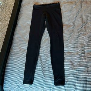 Lululemon WunderUnder original Leggings.